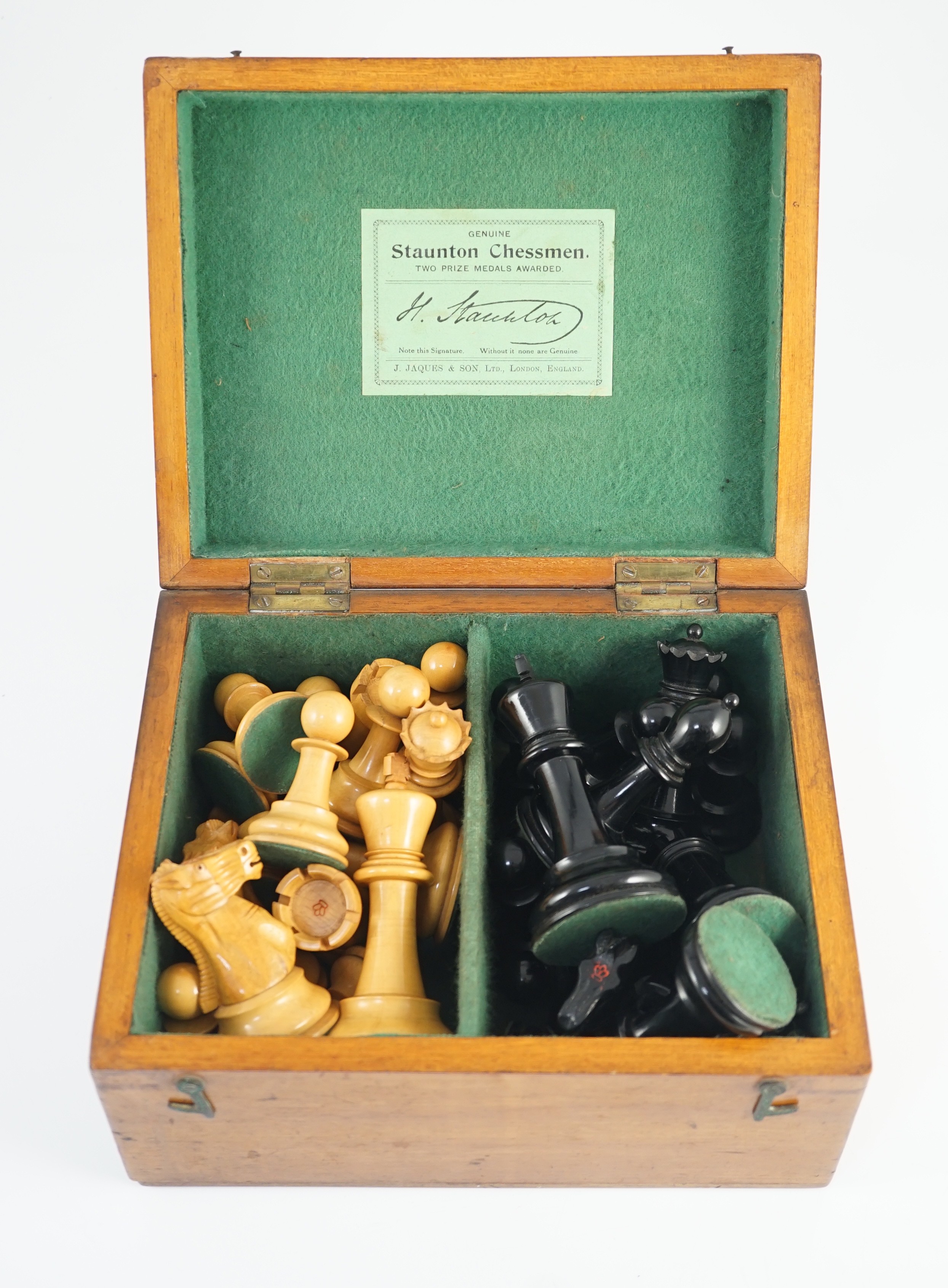 A Jaques & Son Staunton pattern ebony and boxwood chess set, Kings 9.5cm